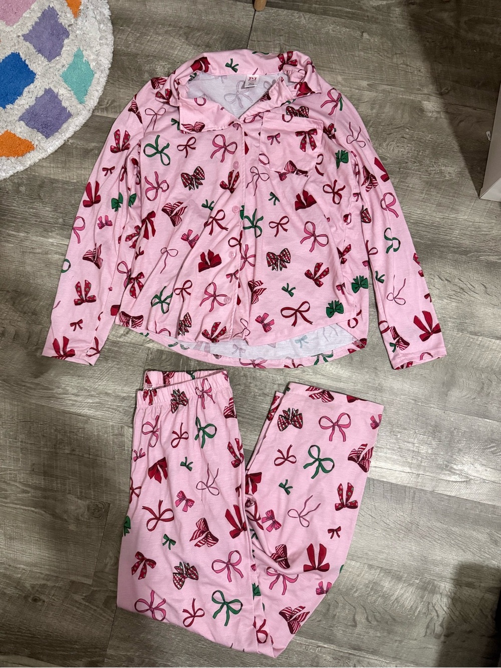 Womens Pink Christmas Bow-Print Pajama Set